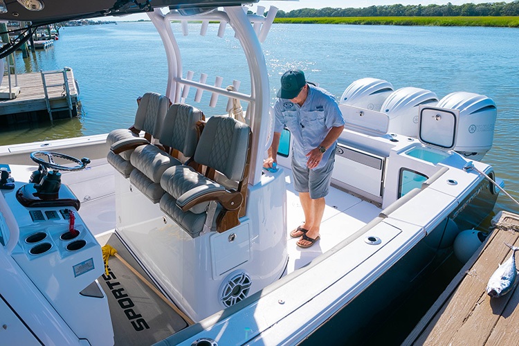 Right Hull Cleaning