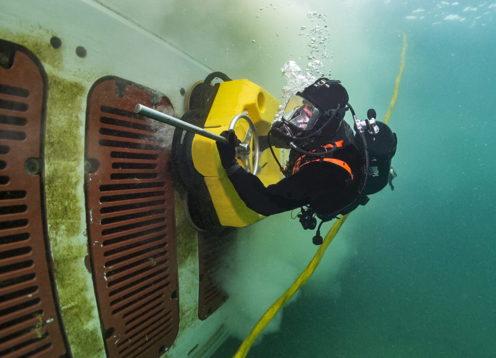 Hull Cleaning in Saltwater